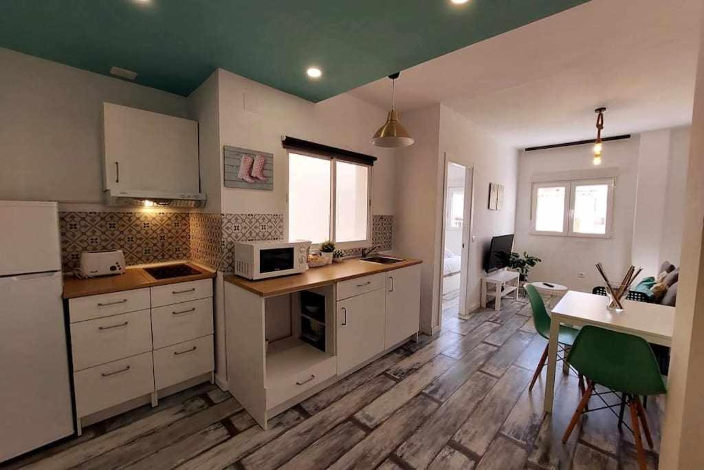 Bonito Apartamento En 2º Linea De Playa & Parking Apartman Málaga Kültér fotó