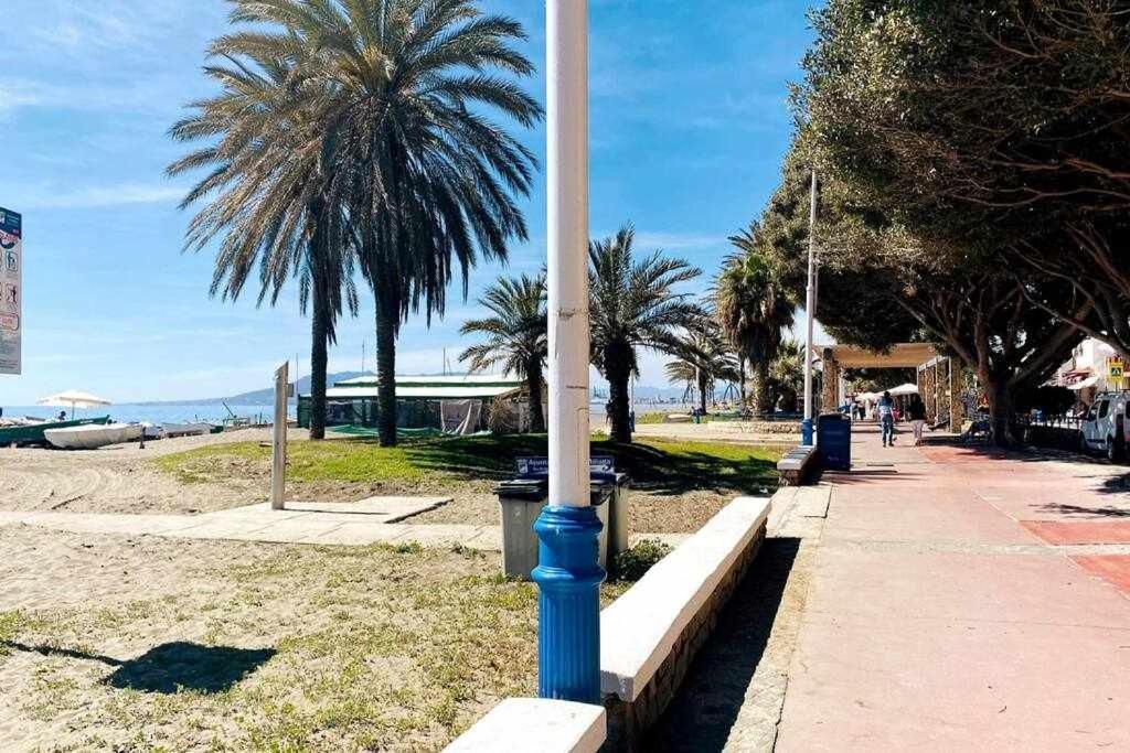 Bonito Apartamento En 2º Linea De Playa & Parking Apartman Málaga Kültér fotó