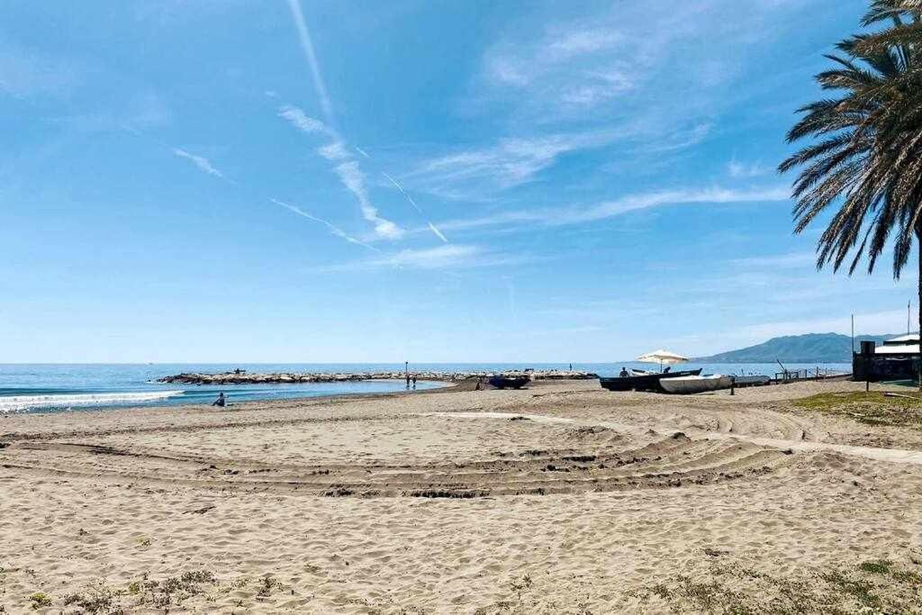 Bonito Apartamento En 2º Linea De Playa & Parking Apartman Málaga Kültér fotó